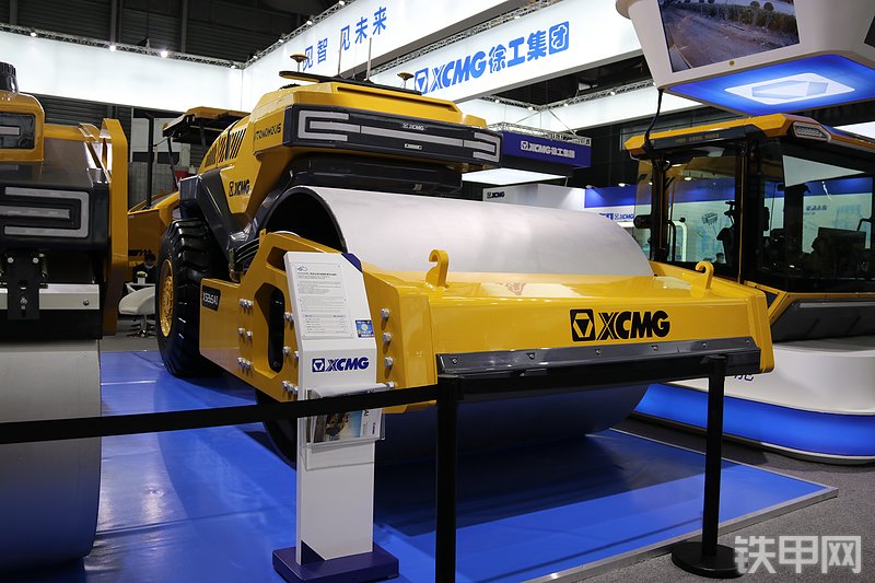 徐工XS265AI压路机整机外观