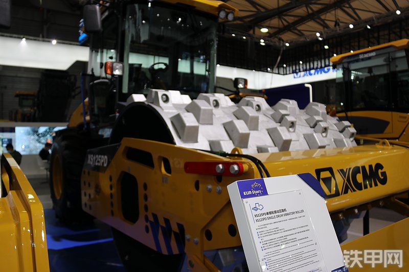 徐工XS125PD压路机整机外观