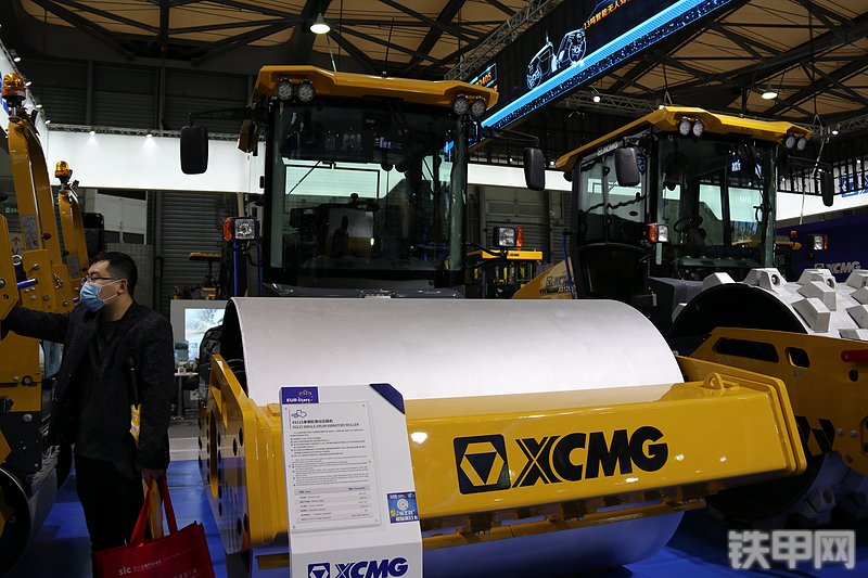 徐工XS115压路机整机外观