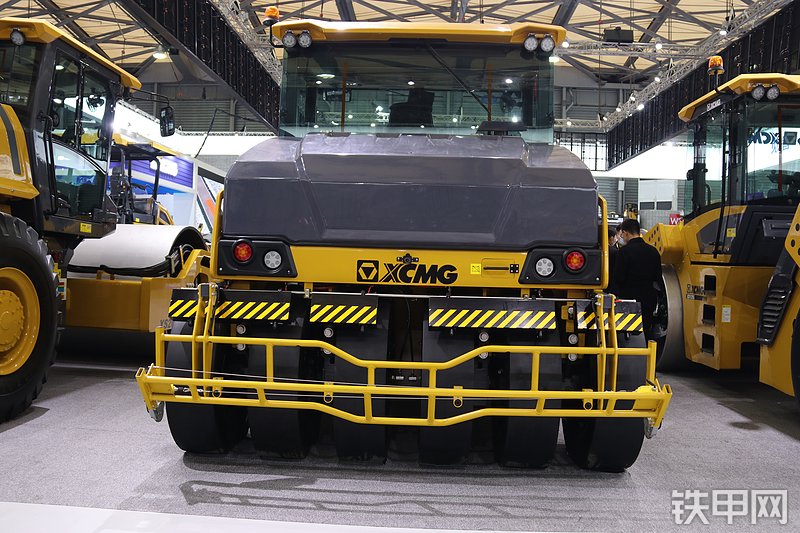 徐工XP365KS压路机整机外观