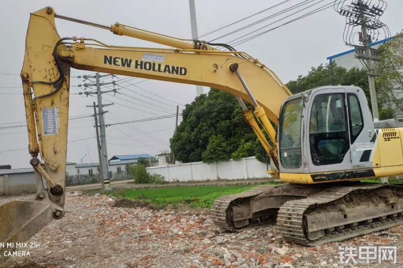 纽荷兰E215B挖掘机整机外观