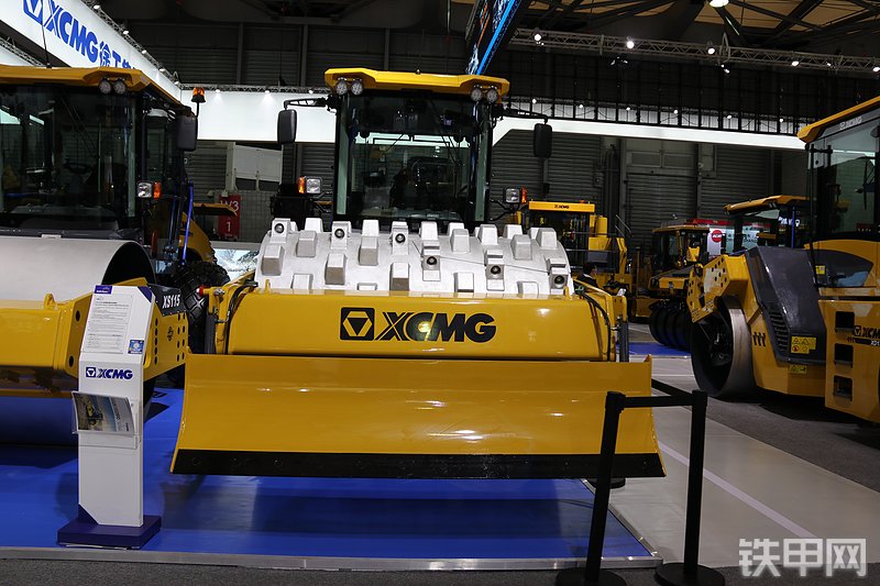 徐工XS125PD压路机整机外观