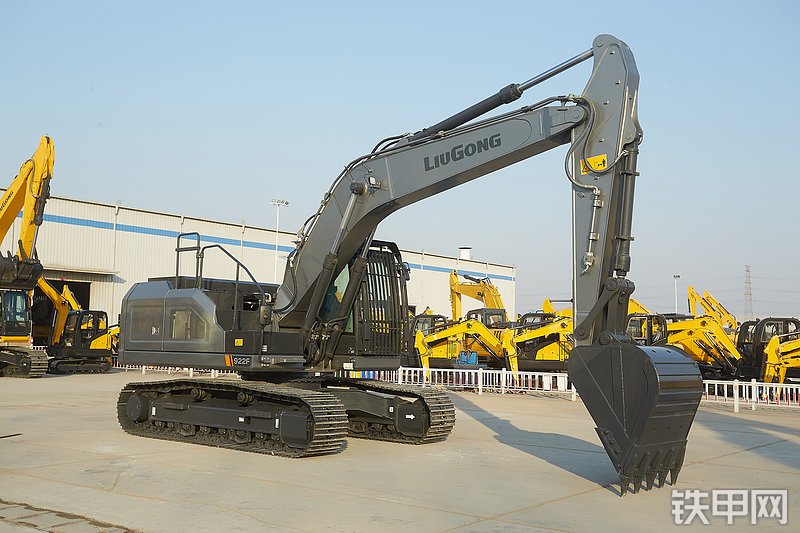 柳工CLG922F-EV挖掘机整机外观