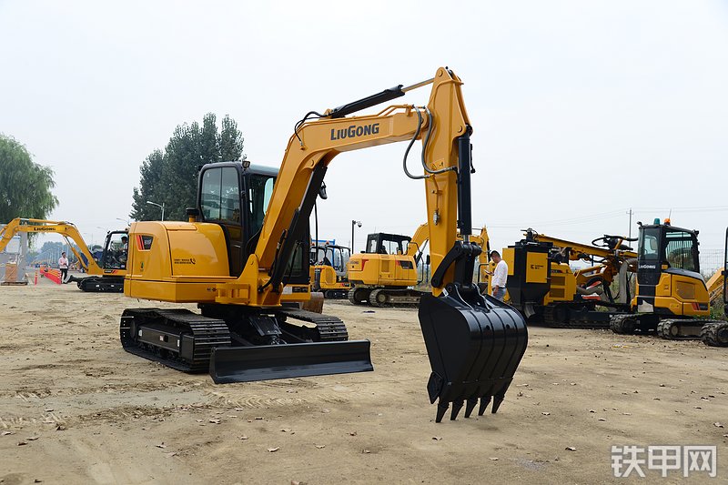 柳工CLG906F挖掘机整机外观