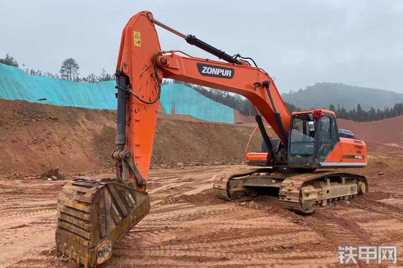 烟工DX380挖掘机整机外观