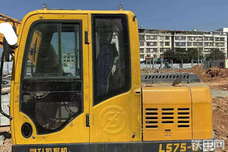 灵升机械ls758轮式挖掘机