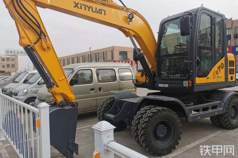 新源XYC70W挖掘机整机外观