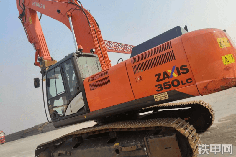 日立ZX350LC-5B挖掘机整机外观