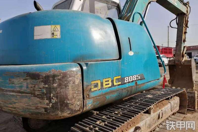 黑猫DBC85E-8挖掘机整机外观