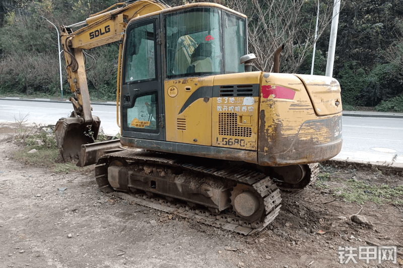 山东临工LG680E挖掘机整机外观