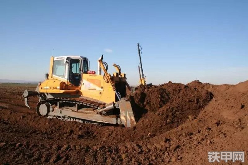 利勃海尔PR734推土机整机外观