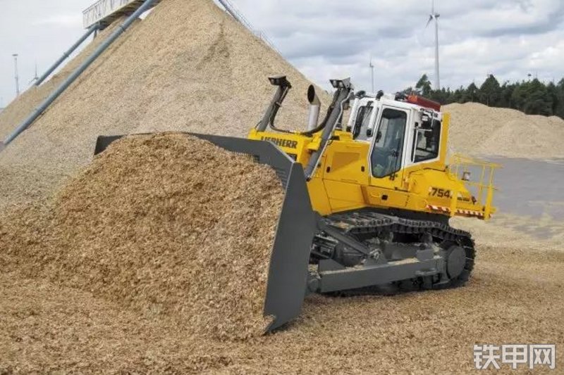 利勃海尔PR754推土机整机外观