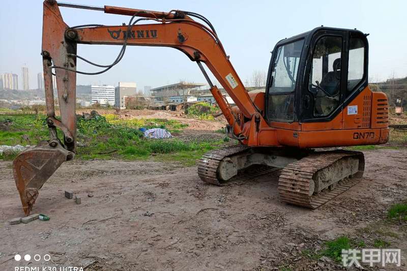重庆勤牛QN70挖掘机整机外观