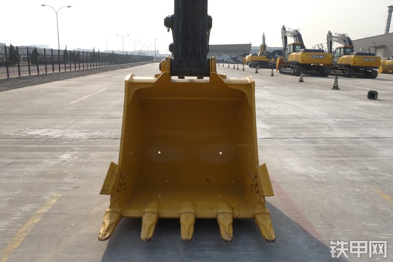 约翰迪尔E330LC挖掘机局部