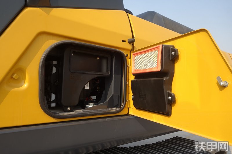 约翰迪尔E330LC挖掘机局部