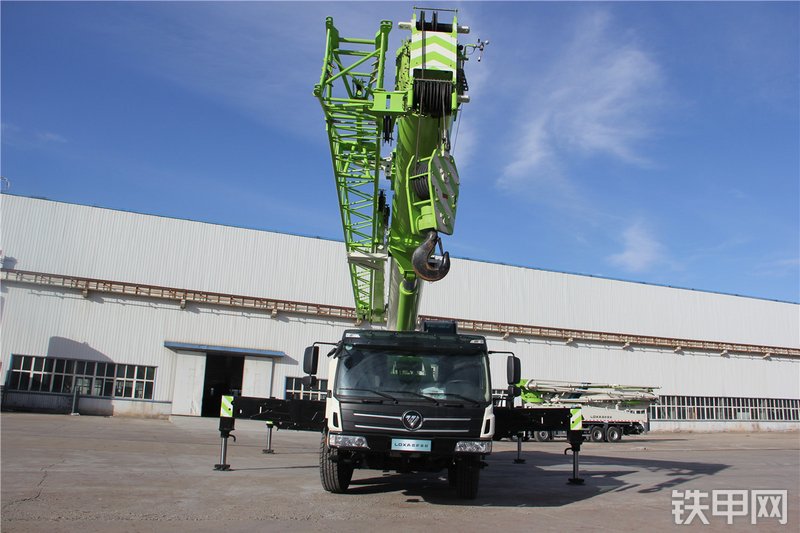 雷萨重机FTC85X6起重机整机外观