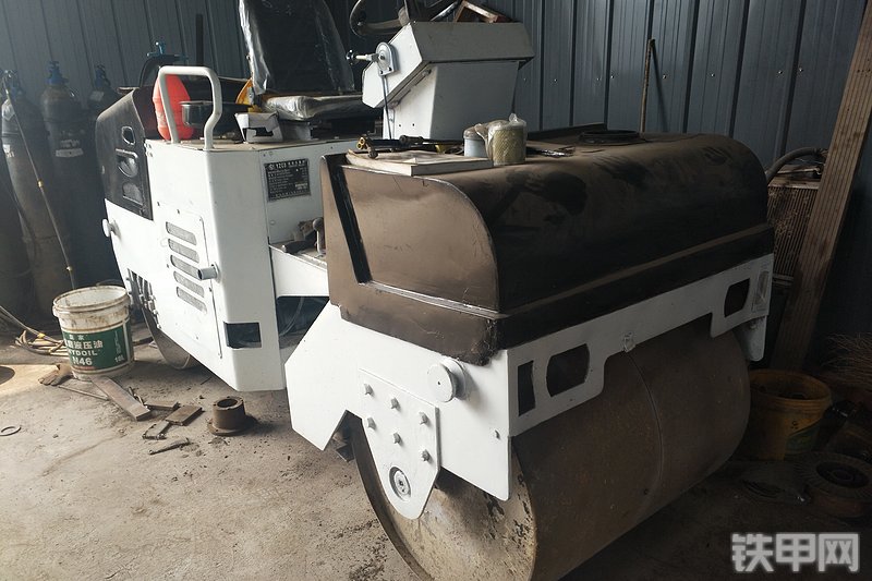 一拖YZC3压路机整机外观