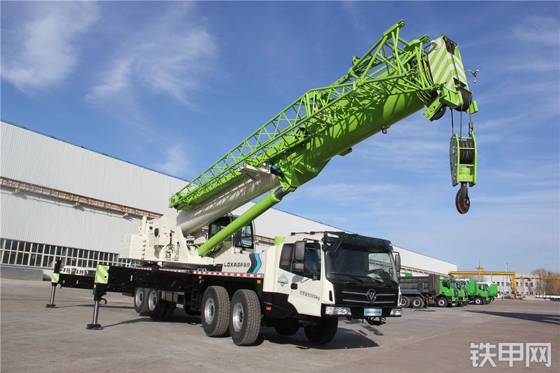 雷萨重机FTC85X6起重机整机外观