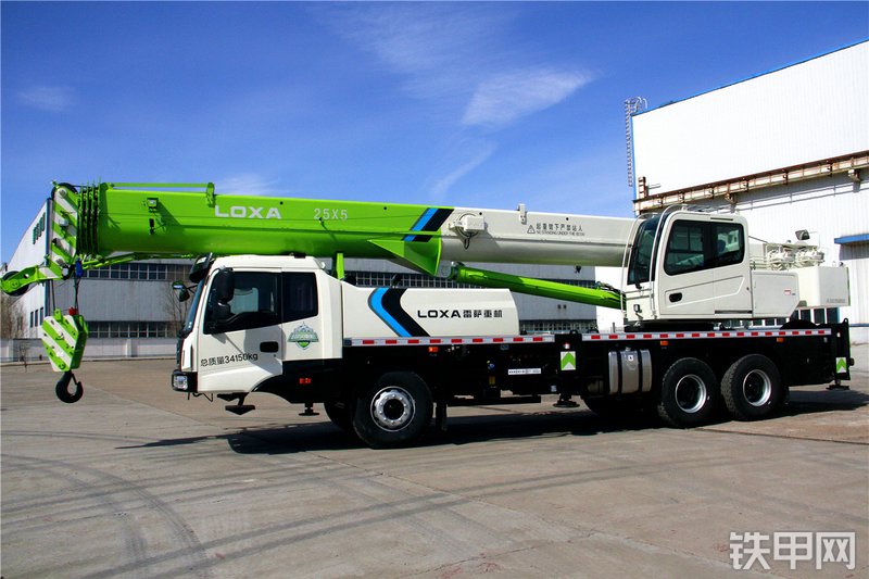 雷萨重机FTC25X5起重机整机外观
