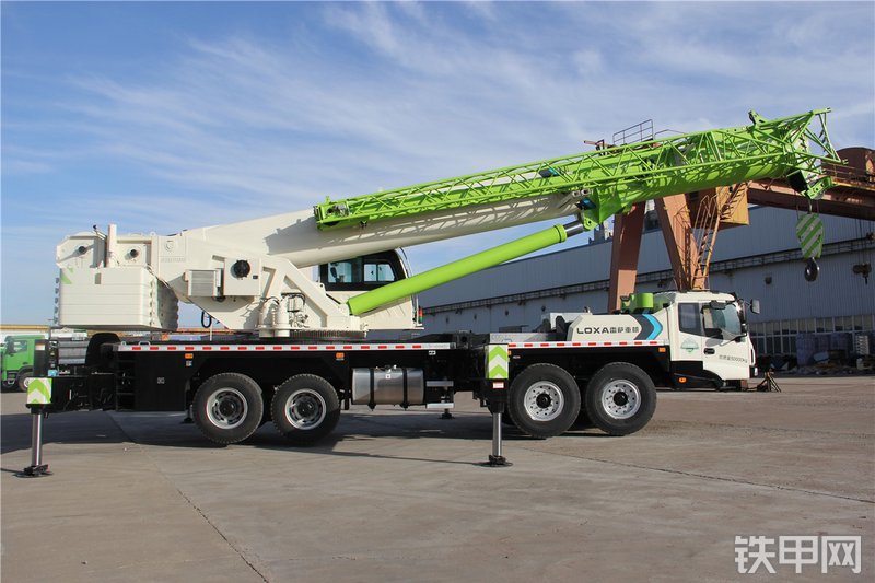 雷萨重机FTC85X6起重机整机外观