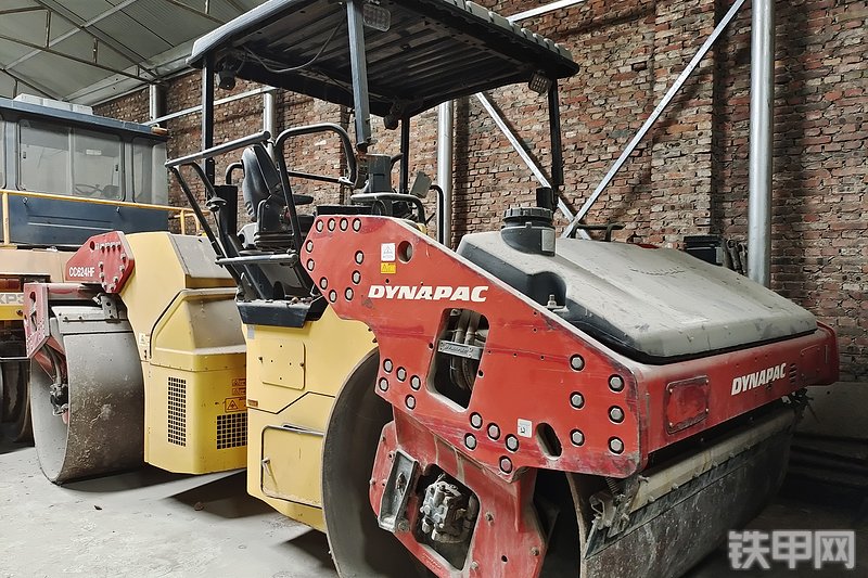 戴纳派克 CC624HF压路机整机外观