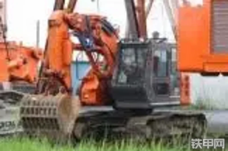 日立ZX135USK挖掘机整机外观