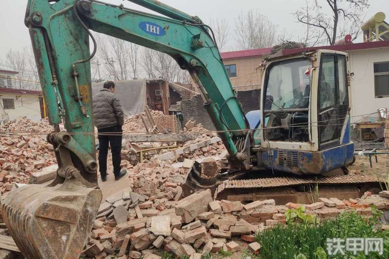 石川岛80NX3挖掘机整机外观