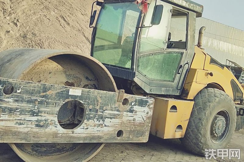 洛阳路通LT622B压路机整机外观