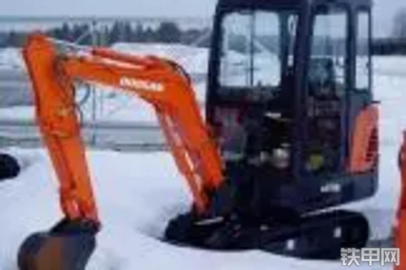 迪万伦DX15挖掘机整机外观