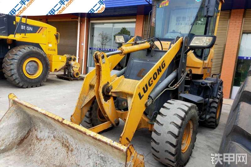 山东鲁工N928装载机整机外观