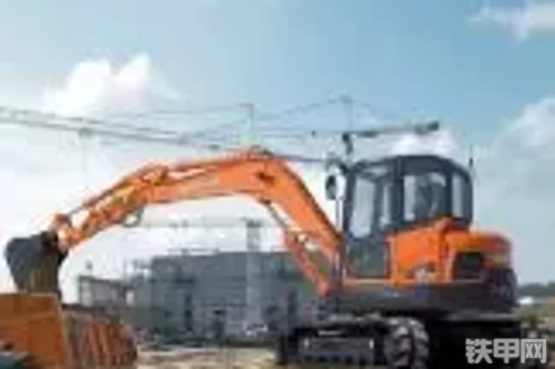 迪万伦DX18挖掘机整机外观