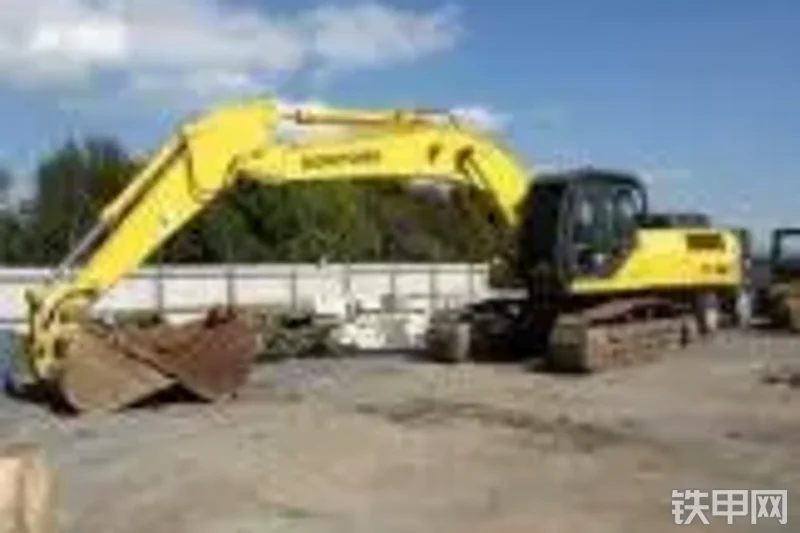 住友SH350-3B挖掘机整机外观