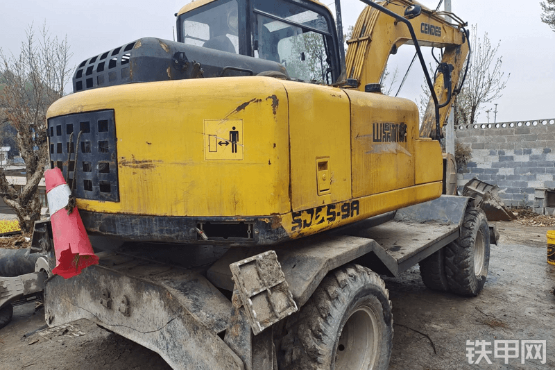 山鼎SD85-9A挖掘机整机外观