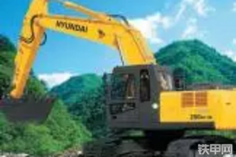 现代R250LC-7A挖掘机整机外观