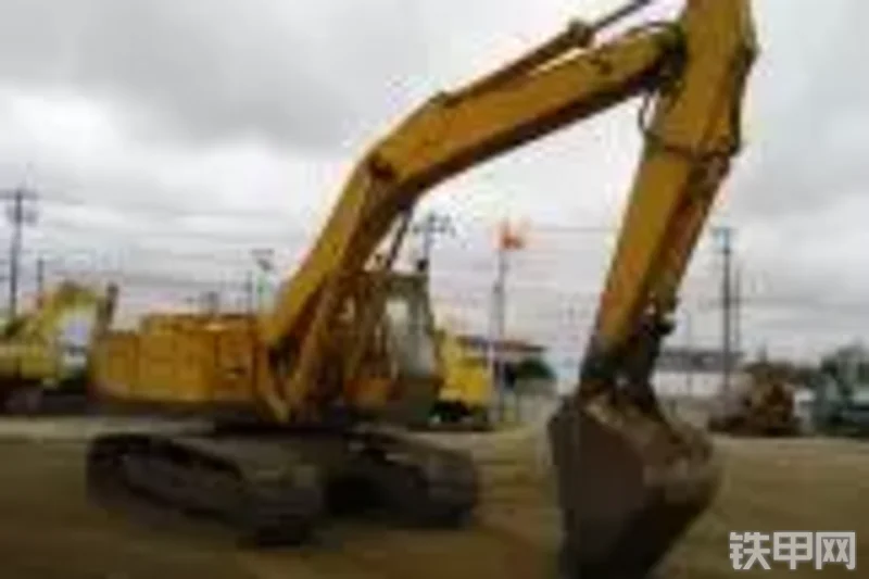 小松PC200-1挖掘机整机外观