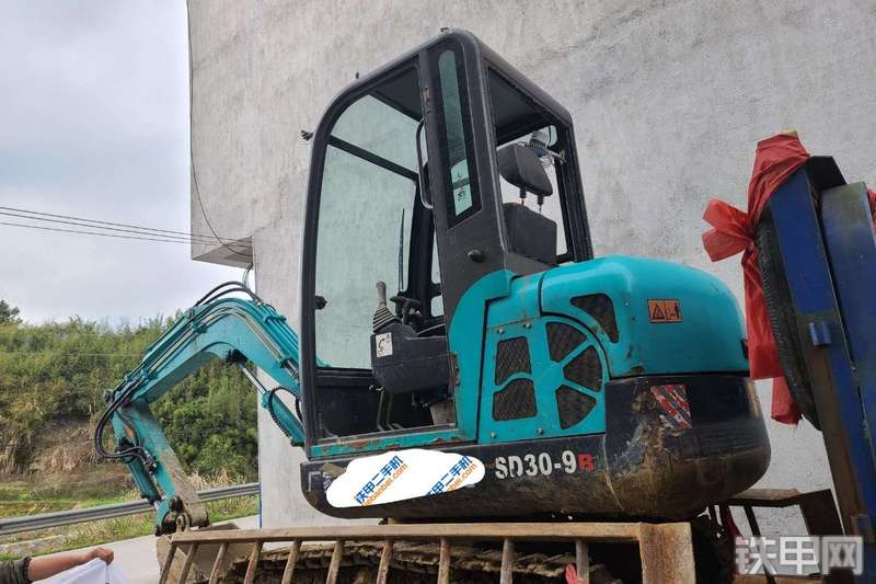 山鼎SD30-9B挖掘机整机外观