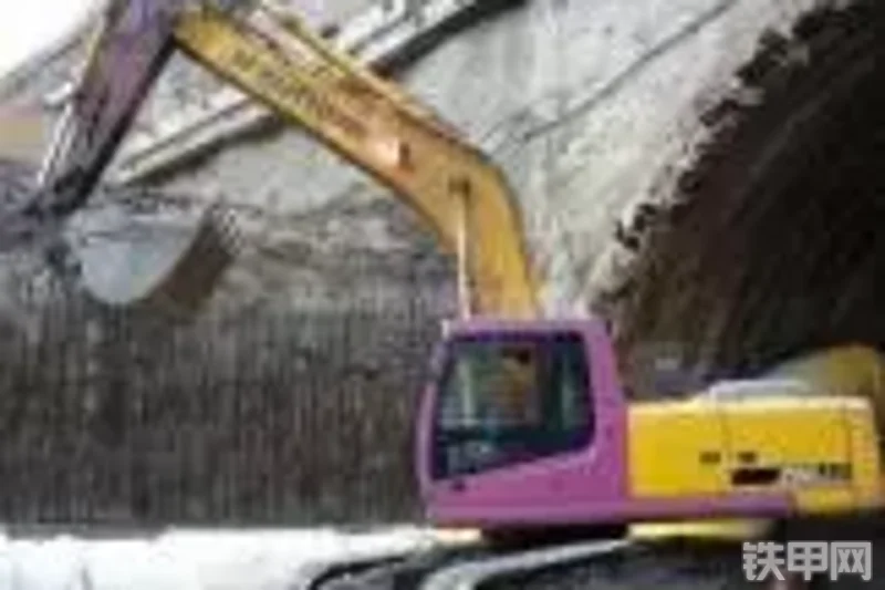 现代R290NLC-7挖掘机整机外观