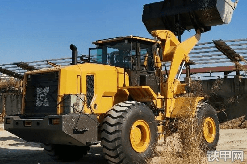 厦工XG968N装载机整机外观