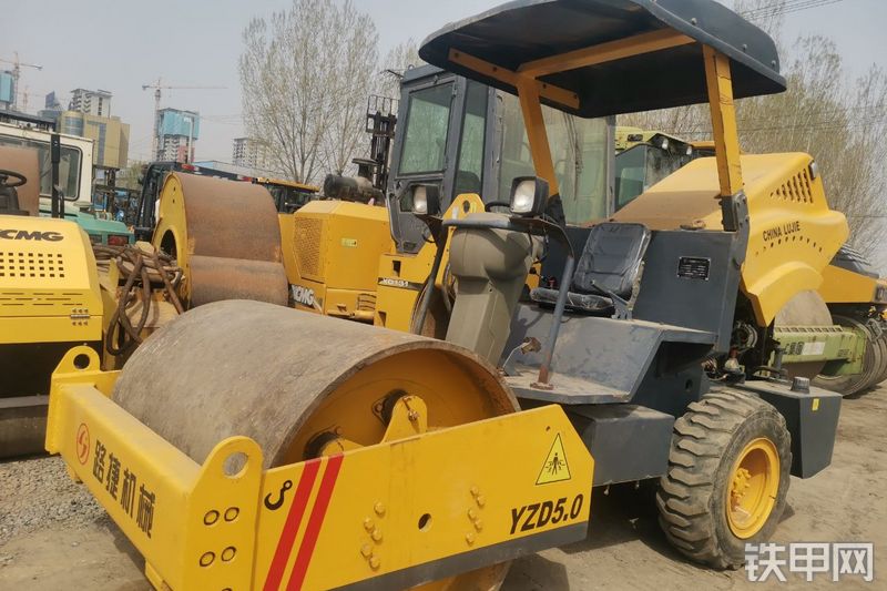 路捷重工YZD-5.0压路机整机外观