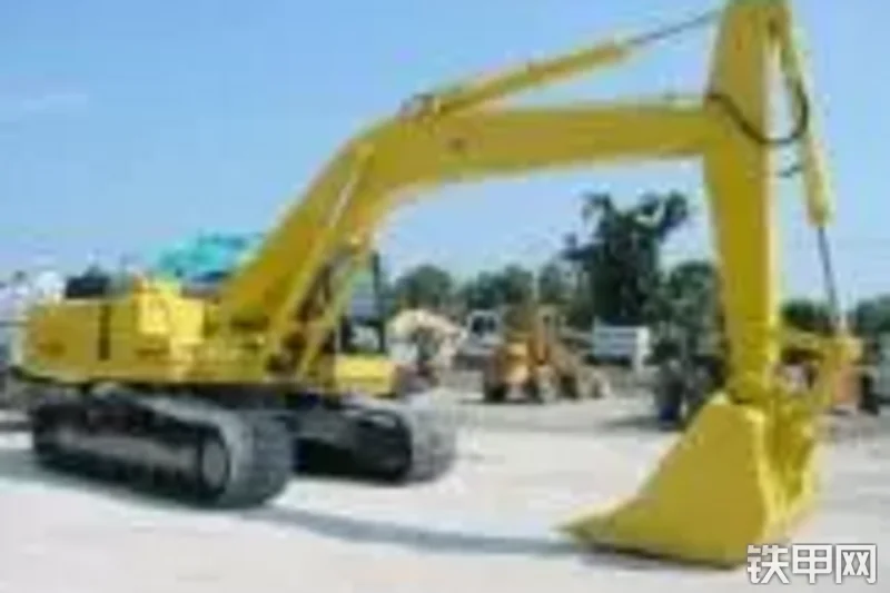 小松PC220-1挖掘机整机外观