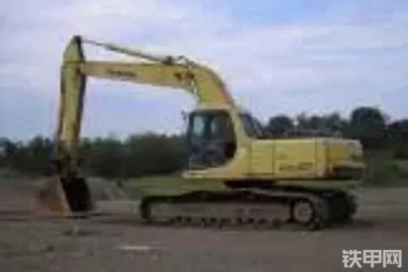 小松PC220-6EXCEL挖掘机整机外观