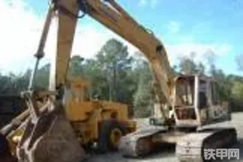 小松PC200LC-2挖掘机整机外观