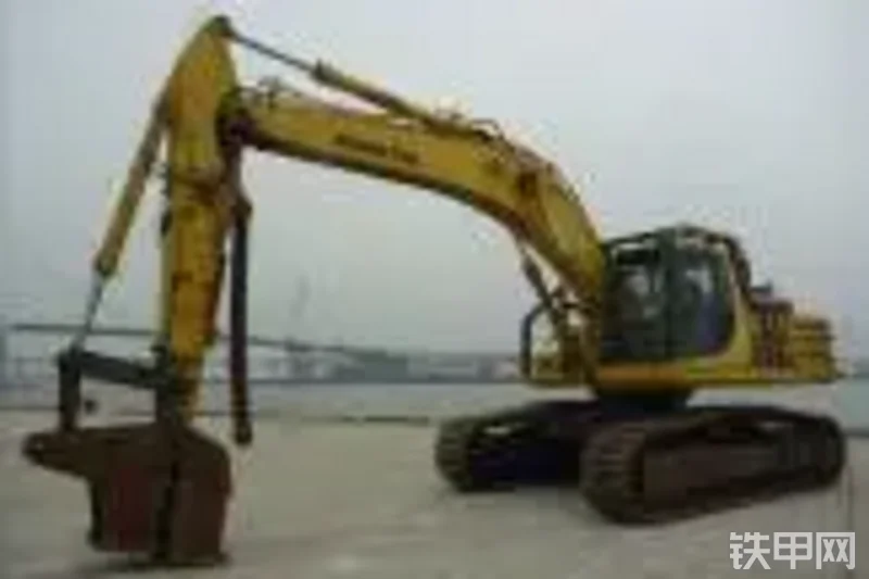 小松PC300HD-6挖掘机整机外观