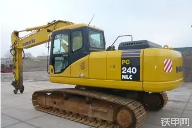 小松PC240NLC-7SLF挖掘机整机外观
