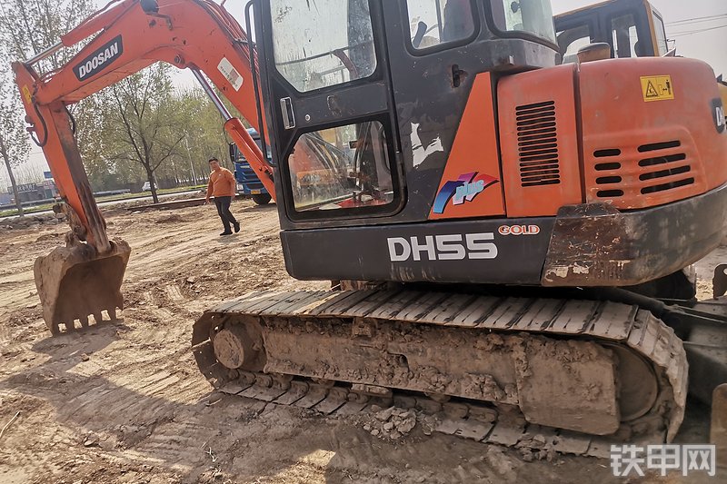 迪万伦DH55-7挖掘机整机外观