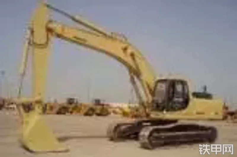 小松PC300-6挖掘机整机外观