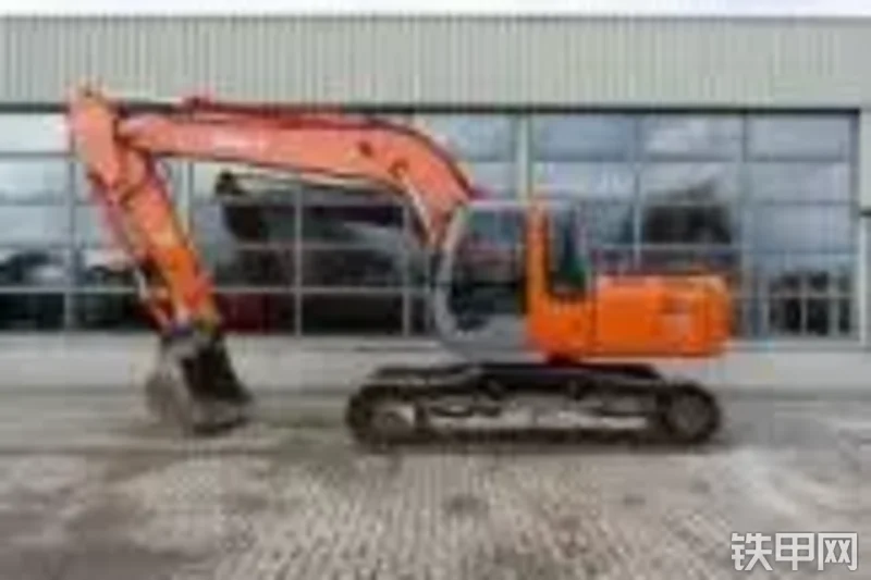 日立ZX180LCN挖掘机整机外观