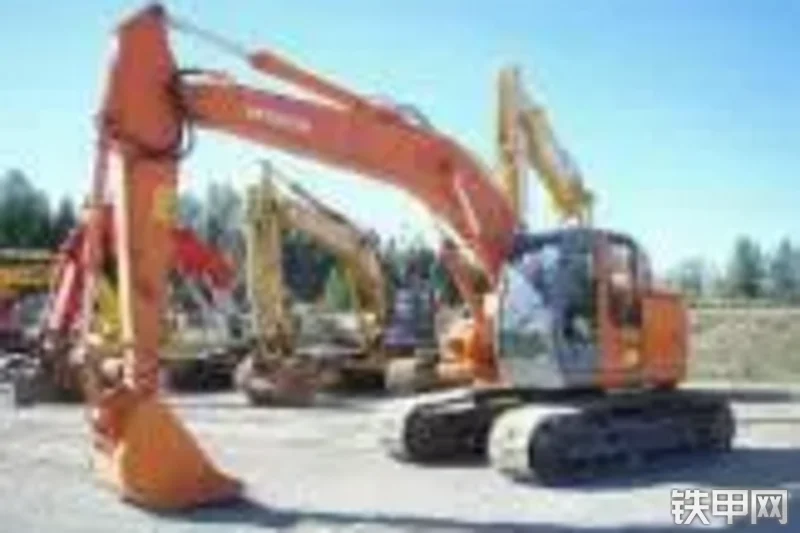 日立ZX225US挖掘机整机外观