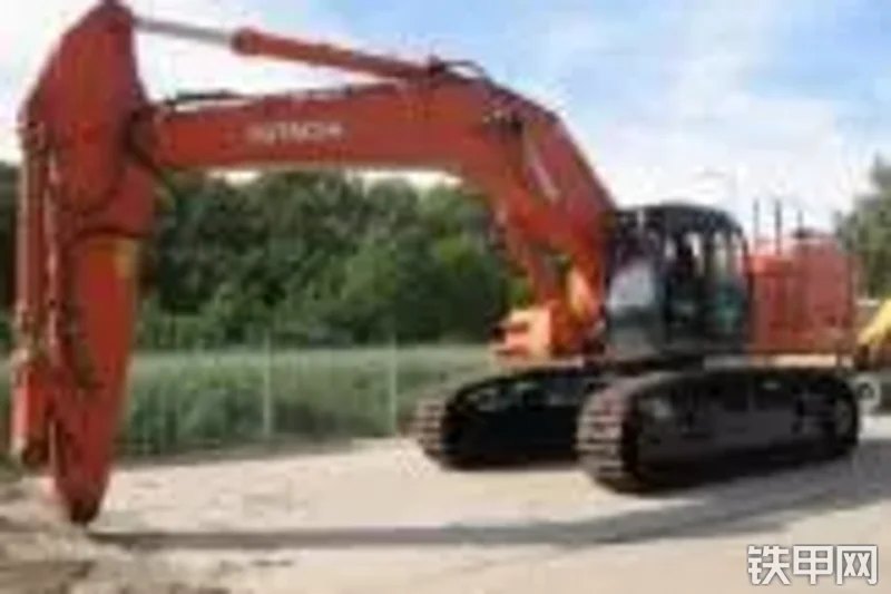 日立ZX670LCH-3挖掘机整机外观