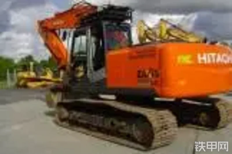 日立ZX210LCH-3挖掘机整机外观